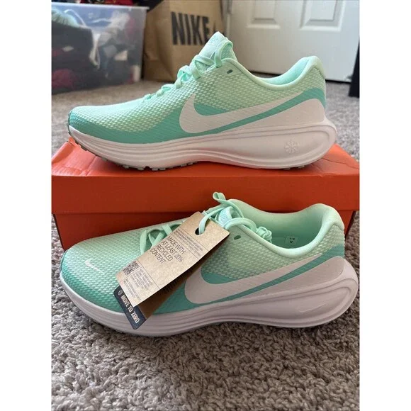 Nike Revolution 8 Shoes women size 9.5 Running Mint Foam blue green Turquoise